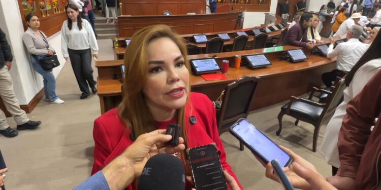 Gárate Valenzuela acusa a morenistas de llevar acarreados al Congreso
