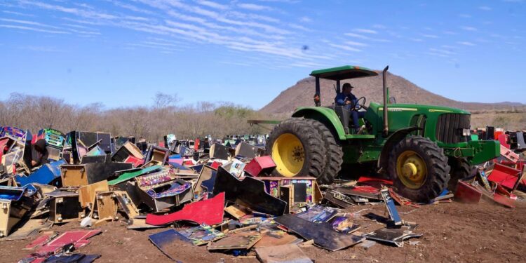 Incineran 796 máquinas tragamonedas, estupefacientes y objetos decomisados por FGR