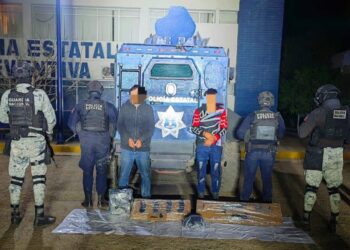 Libera a dos personas y asegura a dos civiles que portaban armas, cargadores y equipo táctico en Costa Rica