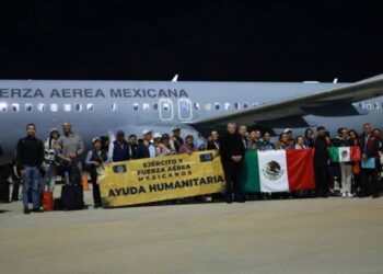 Gobierno de México otorgará tarjeta con 2 mil pesos y cobertura gastos de traslado a repatriados de EU