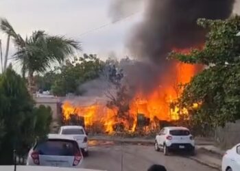 Queman casas en la invasión de Villa Bonita