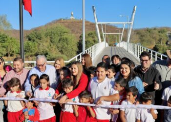 Rocha Moya y José Paz López inauguran obras anheladas por las familias de Badiraguato
