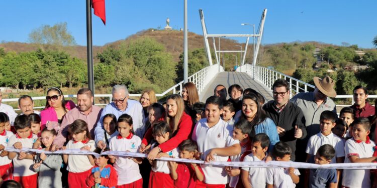 Rocha Moya y José Paz López inauguran obras anheladas por las familias de Badiraguato