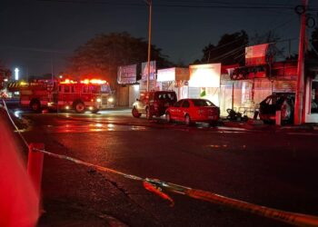 Enfrentamientos armados en el sector poniente de Culiacán deja muertos, heridos y negocios quemados