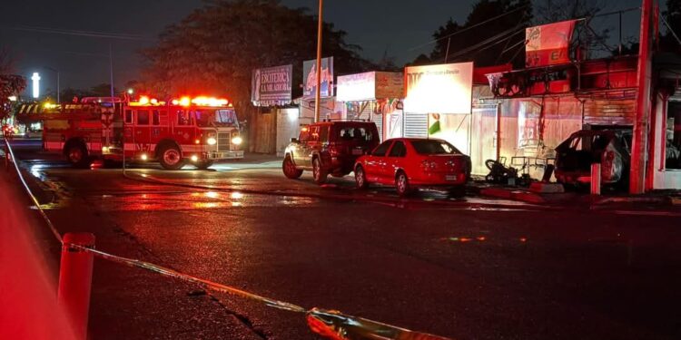 Enfrentamientos armados en el sector poniente de Culiacán deja muertos, heridos y negocios quemados