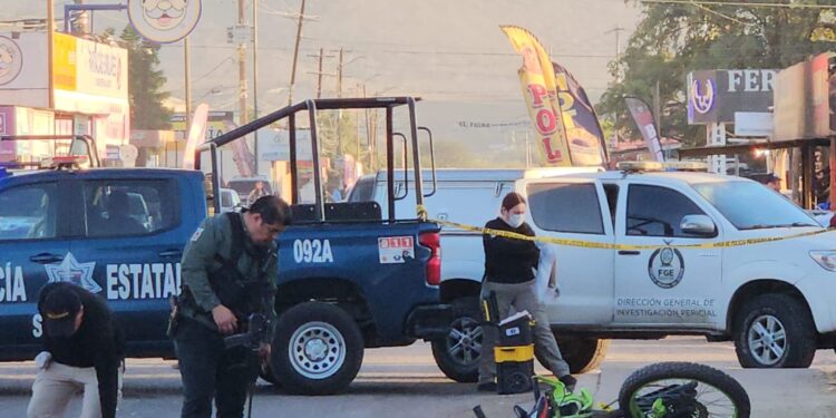 Asesinan a balazos a una pareja que circulaba en una moto en la colonia Antonio Toledo Corro