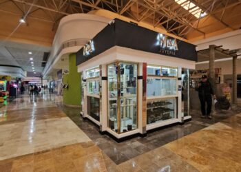 Sujetos armados asaltan joyería en al plaza Soriana La Campiña