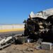 Choca camioneta contra trailer en la “Costera” y son llevados a un hospital