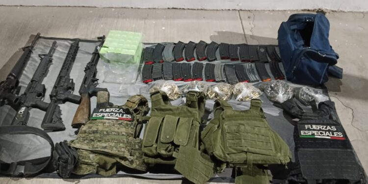 Grupo Interinstitucional asegura armas, artefactos explosivos improvisados, vehículos y municiones en Navolato