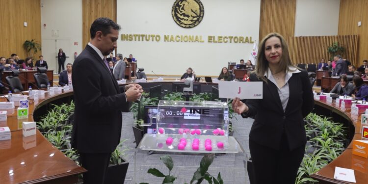 Sortea INE letra “J” para la selección de personas funcionarias de casilla para la elección del Poder Judicial Federal y Locales 2024-2025