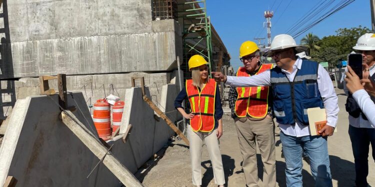 Rocha supervisa la construcción del puente sobre la Av. Colosio en Mazatlán
