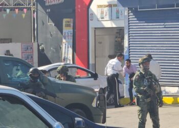 Chocan ambulancia Militar y automóvil en la Margarita