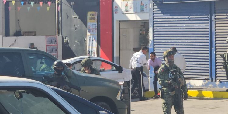 Chocan ambulancia Militar y automóvil en la Margarita