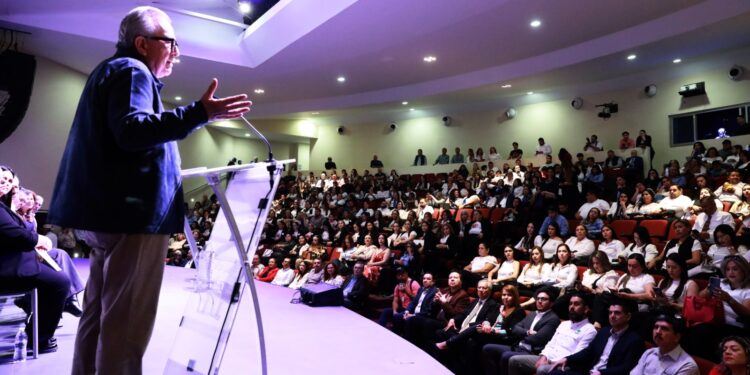 Creación de Maestría en Enseñanza de la Ciencia, para docentes, propone el gobernador Rocha