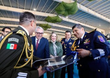 “La Fuerza Aérea, aliada del pueblo sinaloense”: Rocha Moya al asistir al CX Aniversario de su creación