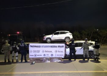 Recupera vehículos robados y asegura armas en Culiacán