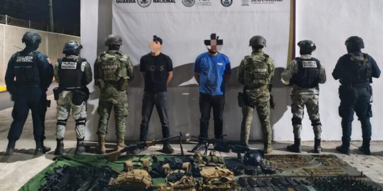 Presentan a los dos civiles, vehículos y armamento asegurado ayer en el Limón de los Ramos