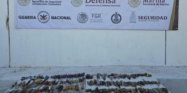 51 cuchillos, 2 navajas, 111 puntas, 18 desarmadores, 10 tijeras, 1 memoria USB, 4 pipas, lo hallado en penal de Ahome