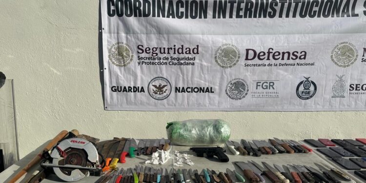 Catean de nuevo Penal de Culiacán y localizan una Pistola Beretta, 71 cuchillos, 48 celulares, 22 dosis de cocaín, entre otros objetos ilícitos