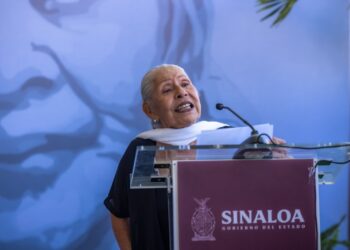 Martha Salazar, embajadora del valor, la cultura y la fortaleza de la mujer sinaloense: Rocha Moya al entregar el premio “Agustina Ramírez” a la reconocida actriz