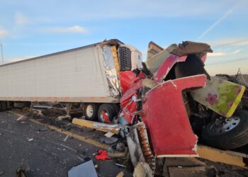 Chocan dos trailers en “La Costerita” y bloquean toda circulación