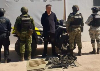 Detienen a un civil con armas de fuego, cargadores, equipo táctico y una cuatrimoto en Culiacán