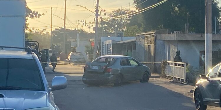 Tras enfrentamiento a balazos abandonan camioneta con un muerto dentro al sur de Culiacán 