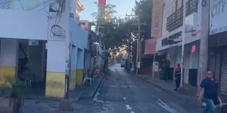 Negocios del centro aperturan de manera escalonada, ante operativos este jueves 