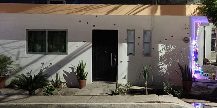 Atacan una casa con AK-47 “Cuerno de Chivo y R-15 en la 21 de Marzo