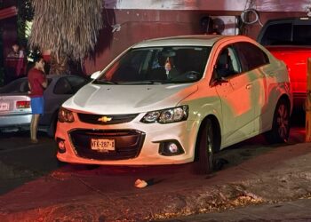 Ejecutan a balazos en un auto blanco a un hombre en Infonavit Cañadas