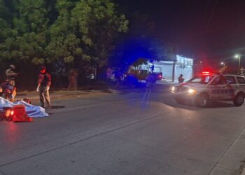 Asesinan a balazos a dos jóvenes en una motocicleta frente autoridades que atendían un choque