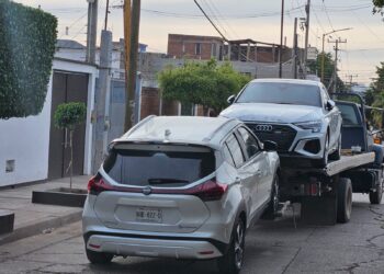 Dos autos, uno de ellos blindado y un arsenal localizan durante el cateo en Tierra Blanca