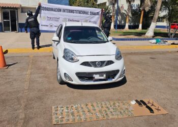 Asegura un vehículo con cargadores, presunta droga y puntas de acero en Culiacán