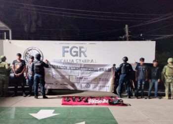 Detienen a dos operadores de célula delictiva, asesinan a mujer y queman vivienda en Mazatlán