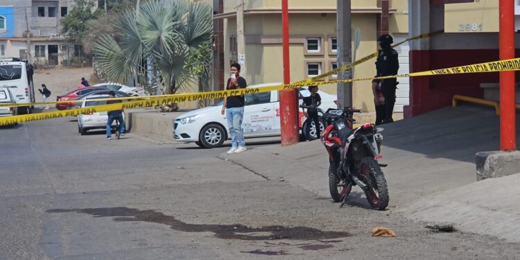 Atacan a balazos a motociclista en la Plutarco Elías Calles