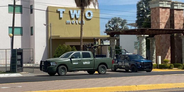 Aseguran 4 vehículos, uno de ellos blindado, en la zona hotelera de la salida norte