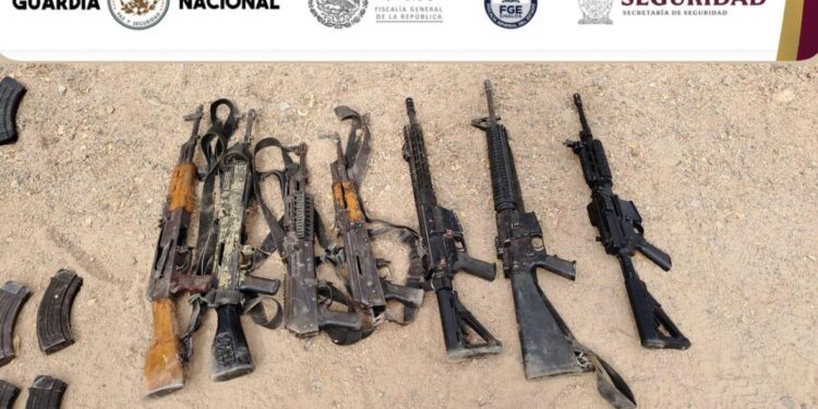 Asegura vehículos robados, armamento y municiones en El Tepuche