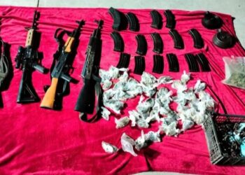Grupo Interinstitucional captura a 4 civiles con armas, municiones y dos vehículos con reporte de robo en Tepuche