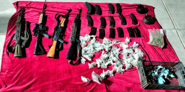 Grupo Interinstitucional captura a 4 civiles con armas, municiones y dos vehículos con reporte de robo en Tepuche