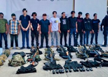 Detienen a 12 hombres y les aseguran armamento y vehículos en Culiacán