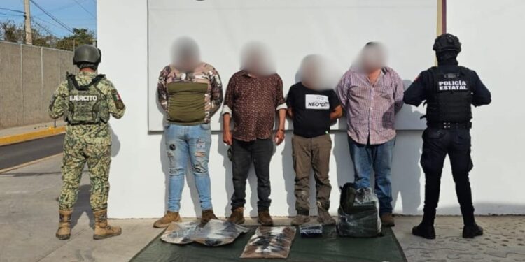 Grupo Interinstitucional detiene a cuatro civiles; asegura fusiles y municiones