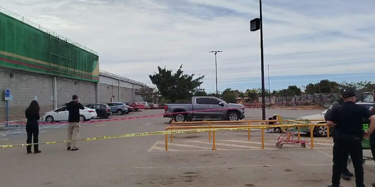 Asesinan a agente de la FGE afuera de supermercado en Mazatlán