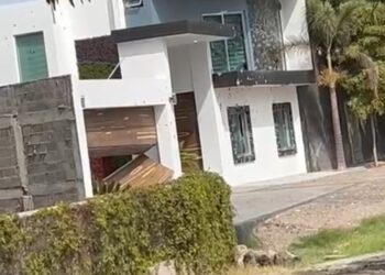 Atacan a balazos una residencia de dos plantas en la colonia Emiliano Zapata