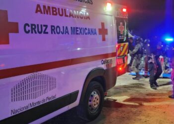 Paramédicos anuncian paro de labores y protesta frente Catedral