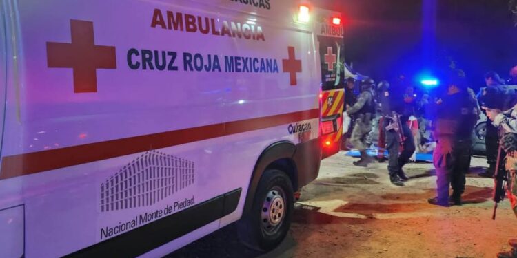Paramédicos anuncian paro de labores y protesta frente Catedral