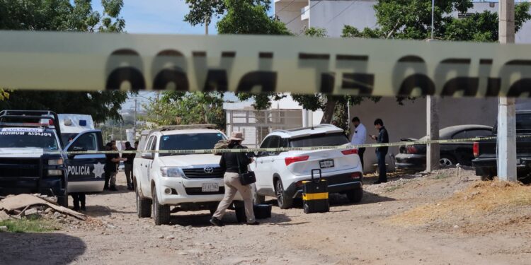 Hallan a vecino de la López Mateos asesinado en el patio de su casa