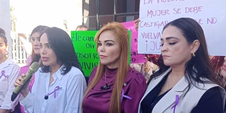 ¡Alto a la violencia contra las mujeres! Priístas se manifiestan en la FGE