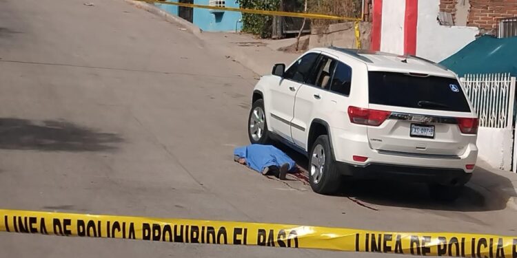 Asesina a un hombre con AK-47 y R-15 en la colonia Rafael Buelna