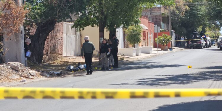 Tiran a tres hombres jóvenes asesinados y emplayados en Tierra Blanca