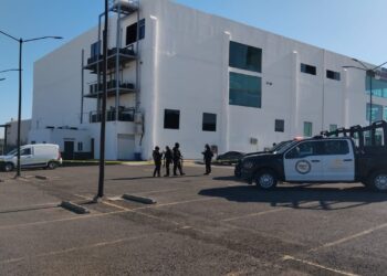 Asesinan a dos jóvenes con fusiles AK-47 en Montebello